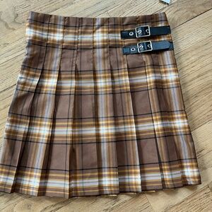 NWT no boundaries woman’s size XS brown pleated skirt